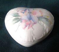 VINTAGE AYNSLEY LITTLE SWEETHEART PATTERN HEART SHAPED LIDDED TRINKET BOWL  | eBay