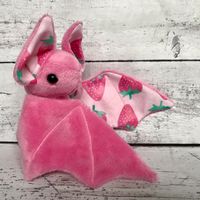 www.plusheon.co.uk You can find me on Instagram, Twitter, Tiktok & Facebook for updates, giveaways & new designs! Handmade with super soft light pink fabric and paired with strawberries, this little fruit bat is pretty awesome Size: * 5 inches tall (not including feet) * 11 inch wingspan Materials: * Shannon Cuddle Plush Fabric, Cotton * Polyester Stuffing * Plastic Safety Eyes * Plastic Pellets Important Notices: * Plushies contain small parts and are NOT suitable for young children due