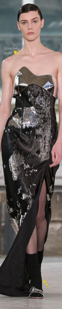 #Akris #Fall2024 #Runway #SparklyGold #HauteCouture #Fashion