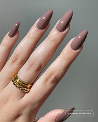 #lightslacquer #nails #fallnails #nailpolish #nailinspo #nailtrends #trendynails #trendynailart #nailart #naildesign #nailcolor #greennails #brownnails #rednails #shimmernails #glitternails #holonails #winternails #wintercollection #winterstyle #fallnails #autumnnails