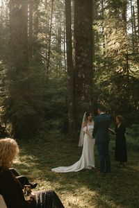 aesthetic wedding, fall wedding, micro wedding inspo, oregon elopement photographer, oregon wedding photographer, pnw aesthetic, forest wedding, enchanted forest wedding, mountain wedding, wedding aesthetic, wedding inspo elegant, wedding inspo romantic, oregon aesthetic, washington state aesthetic, forest aesthetic, romantic wedding, vintage wedding aesthetic, silver falls state park, silver falls state park wedding, pearl veil, vintage wedding dress