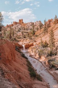 How To Spend One Day At Bryce Canyon National Park Utah | Mossy Cave Trail #brycecanyon #utah #simplywander #mossycave