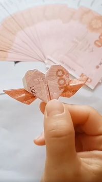 Follow along to make this cute money origami heart! Video credit: hi.origami