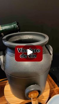 🧑‍🌾 Jardinbiobzh 🌱 on Instagram: "Vinaigre de vin 🍷 

Il reste toujours un fond de bouteille en fin de soirée ou après un repas. Pourquoi ne pas s’en servir pour faire son vinaigre de vin.

On dépose au fil des semaines nos fonds de bouteilles dans le vinaigrier et on ajoute une mère de vinaigre. Après 4/6 semaines notre vinaigre est prêt.

Vous pouvez ensuite le mettre en bouteille et préparer un autre vinaigre avec votre mère.

Recette pour obtenir une mère de vinaigre :
Dans un bocal couper en morceaux 2/3 pommes ou après un gâteau avec les épluchures de pommes. 
Un litre d’eau, 30 gr de sucre on couvre le bocal avec un linge et on laisser fermenter jusqu’à l’obtention de notre mère de vinaigre .
Vous avez en plus fait un vinaigre de pommes 🍏 

Il reste des fonds de bouteilles aprè