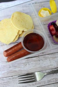 No more boring lunches with these 15 cold lunch ideas for kids. Easy to plan ahead of time and put together in the morning for delicious school lunch. #schoollunch #lunchideas #kidslunch #coldlunchideasforkids #coldlunchideas