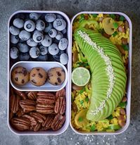 Hello guys, here you can see my curry bento box 😍 On the right side is curry rice with mixed veggies (mushrooms, beans, peppers, chives)…