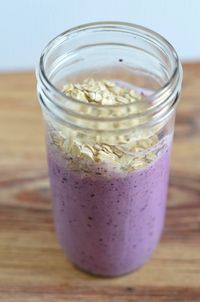 Blueberry banana oatmeal smoothie. A healthy and filling smoothie recipe with only 5 ingredients // JessicaNWood.com