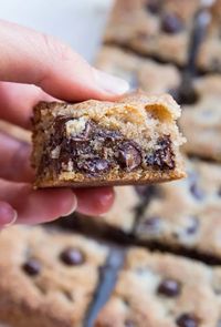 KETO CHOCOLATE CHIP COOKIE BARS