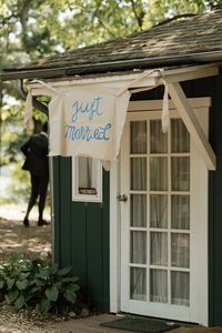 Hand painted, customized linen signage! Perfect for weddings, parties, or events.  Can be customized to match colors of wedding decor, flowers, etc Standard size is 3ft x 4ft, but can be customized based on needs. Materials: Acrylic paint on linen. Raw edged linen with hand tied handle for hanging anywhere on the event site. Photography credits to Wanderlynn photography.