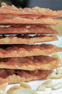 A timeless classic, these delicate oatmeal lace cookies with almonds are the perfect balance of buttery, sweet, and crispy. Ready in under 30 minutes, they are perfect for tea, a shower, or a gift.