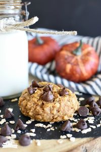 Pumpkln Oatmeal Chocolate Chip Cookies are super soft cookies made with pumpkin puree, oatmeal, flour, chocolate chips, and all the traditional pumpkin spices! www.littledairyontheprairie.com #cookies #chocolate #pumpkin #oatmealcookies #chocolatechipcookies #dessert #baking #treats #snacks #recipe