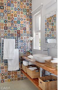 Des tiles de toutes les couleurs. Trouver ça y détour d'un voyage pour la future salle de bain des parents dans le sud