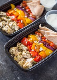 Your favorite Greek flavors to go. Healthy meal-prep bowls packed with brown rice, roasted chicken and veggies, pita and tzatziki sauce. If your following my meal-prep series than this is another g…