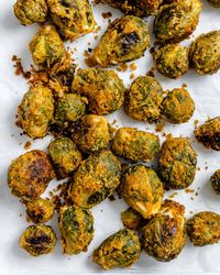 These 'Cheesy' Roasted Tahini Brussels Sprouts are an epic appetizer for everyone to enjoy! Crispy, perfectly crunchy and so flavorful! | Plant-Based on a Budget #vegan #recipe #tahini #brusselssprouts #roasted