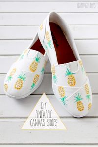 Pineapples are just the cutest, aren't they?! Get into the trend with these cute DIY pineapple sneakers from Flamingo Toes. Bust out those fabric pens and get to gettin'!