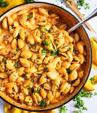 This Creamy Beefy Shells & Cheese recipe is a hearty pasta dish that’s perfect for those back-to-school weeknights!