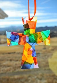 Super cute and easy cross suncatchers. My little preschool students will have a blast with these!!@Bridgette Farris :good VBS Project