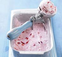 Strawberry frozen yogurt