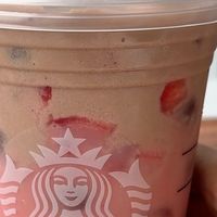 Lindsay Keosayian | Healthy Foodie 👩🏻‍🍳 on Instagram: "COPYCAT STARBUCKS PINK DRINK WITH CHOCOLATE COLD FOAM 🍓🍫💕 This really does taste like a chocolate covered strawberry! Have you tried it yet?? You’ll need: Pink Base: 1 ½ cups strawberries 1 cup coconut milk Chocolate Cold Foam: ¼ cup heavy coconut cream (you want the thick part which helps create the foam so be sure to chill it beforehand) 1 tbsp maple syrup 1 tbsp cocoa powder coconut milk (add a little in as needed if your cream is t