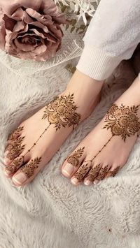 Bridal legs mehndi design for the wedding is an important part of the Indian wedding. It is because the bride’s mehendi is the bride’s charm. So, the bride’s mehendi should be designed beautifully and intricately. #bridalmehndi #legsmehndi #uniquehenna #mehndidesigns #mindblowingmehndi #bridalhenna #weddingmehndi #beautifulmehndi #intricatedesigns #bridallook