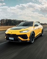 Lamborghini Urus Performante 2023 Engine: 4.0L V8 Twin Turbo Power: 490 kW / 666 hp Torque: 850 Nm / 627 lb-ft Weight: 2,150 kg / 4,740 lbs 0-60 mph: 3.1 seconds Top Speed: 306 kph / 190 mph