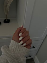 hailey bieber nail inspo 🤍🦋 #nails #aesthetic #tiktok #haileybieber #pearls #whitenailpolish