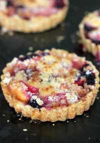 Tarts are for dreamers: Blueberry nectarine tarts - Splash of Something