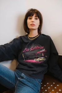 Notre nouveau sweat imprimé aux accents californiens - Confortable et moelleux grâce à son molleton épais, il vous accompagnera partout ! - Coupe légèrement oversize, une allure rock comme on aime avec des manches bien longues et des coutures basses aux épaules.  - C'est le sweat qui donne du style sans faire d'effort