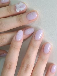 Ready to refresh your manicure for the season? Look no further than these beautiful Korean light purple nails that are sure to upgrade your nail look.