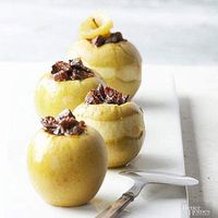 A classic baked apple dessert, only done in a slow cooker. Play around with the spices and dried fruit options until you find your favorite mix.