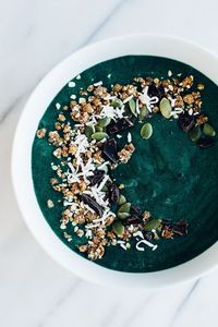 Green Smoothie Bowl w/ Coconut & Dark Chocolate | Parsley Vegan