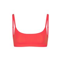 The bralette everyone swears by. With its buttery-soft fabric and flattering fit, this stretchy pullover molds to and supports your bust while feeling light and comfortable. The second-skin design prevents digging and ensures a smooth look under clothing. Features a chic scoop neck and adjustable shoulder straps. Fits true to size.