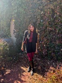 Wondering how you can style outfits following fall clothing trends 2024? By pairing a chic blazer with a stylish fall color like burgundy, you create a look athat will turn heads. This look is perfect for you next fall day out.