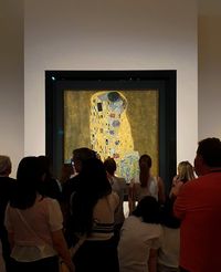 Schloss Belvedere, Vienna, Wien, The kiss, Der Kuss, Klimt, Gold Painting, crowd, Painting, aesthetic