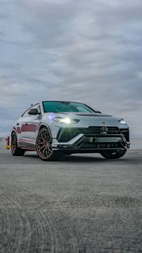 Lamborghini Urus Performante Engine: 4.0L V8 Twin Turbo Power: 490 kW / 666 hp Torque: 850 Nm / 627 lb-ft Weight: 2,150 kg / 4,740 lbs 0-60 mph: 3.1 seconds Top Speed: 306 kph / 190 mph