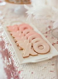 XO Bridal Shower Cookies | http://mytrueblu.com/bright-cheery-bridal-shower-inspiration/