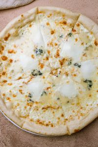 10 Minute Garlic White Pizza Sauce