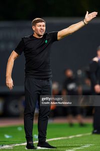 Manager coach Steven Gerrard from Al Ittifaq FC gestures during the... News Photo - Getty Images