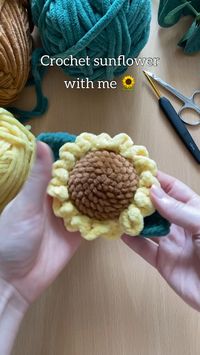 Crochet Sunflower  Pattern by @loo_knit  Yarn: Alize Velutto  Materials:  • Yellow yarn (Himalaya Dolphin Baby)  • Brown yarn (Himalaya Dolphin Baby)  • Green Yarn (Himalaya Dolphin Baby)  • Hook: 3.5mm  🏷️ #sunflower #crochetsunflower #ofinstagram #plushieslife #plushiesofinsta #handmade