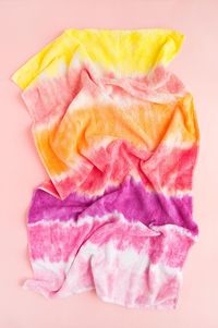 Add some color to your plain white towels with tie dye! #sponsored #tulipcolorcrafts #kidscrafts #summer #kidscrafts #tiedye