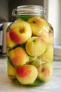 Easy and quick recipe to make fermented apples.