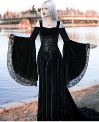 Lindo Vestido Medieval Preto Veludo Mangas Renda  Confirmar Renda Disponível  Feito Sob Medida Vários Tananhos  Princesa Urbana  Coleção Medievais 2020