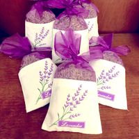 Beautiful, Fresh, Hand Packed In The U.S., French Lavender Dried Flower Buds. Each Set Includes 3 Sachets Bags Weighing Each 14 Grams (0.49 Ounces). Perfect Gift Idea For The Holidays, Or Any Occasion. Wonderful Refreshing Smell When Placed In A Drawer, Purse, Car, Etc. Made In France (Lavender)