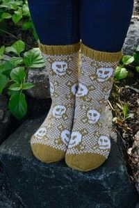 Merry Skull Socks · Extract from Wild Mittens & Unruly Socks by Lumi Karmitsa · How To Make A Sock