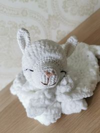 No drama, baby llama lovey – free crochet pattern