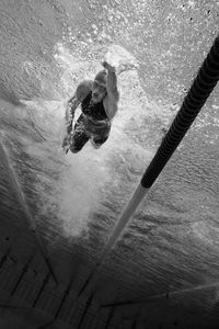 Dart II - Photo noir et blanc Sport - Photo noir et blanc Natation - Déco photo - Photographie artistique - Bassin olympique, natation, nageur, nageuse, Londres, paralympiques, handisport, Afrique du sud - Natalie Du Toit (RSA), Jeux Paralympiques de Londres 2012