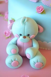 Polka dot and teddy bear cake �— Baby Shower