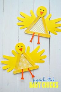 Popsicle Stick Baby Chick kids craft - a fun and easy Easter craft for little ones!