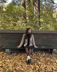 There really is nothing quite like autumn in New York 🍂🤎 • • • • • #fall #fallfashion #autumninnewyork #modestfashion #ootd