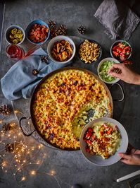 Put the mac ‘n’ cheese out with a serving spoon then put the toppings in little bowls and let everyone add their own. You’ll need to use your biggest baking dish for this or split it between 2 smaller ones.